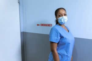 nurse in emergency room who needs to switch travel nurse companies