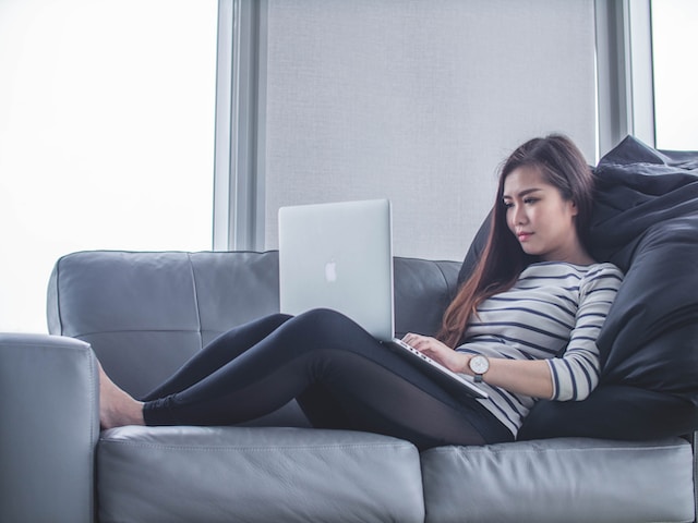 Travel nurse on computer researching travel nurse housing